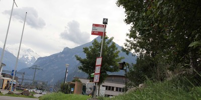 Gedeckte Haltestelle für AFA-Bus nach Adelboden
