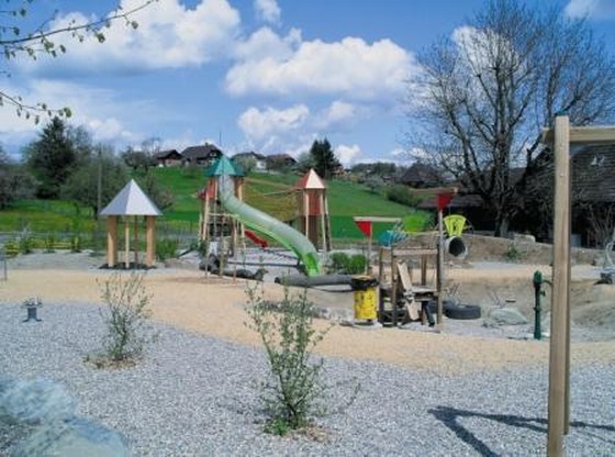 Attraktiver Kinderspielplatz in Riedholz